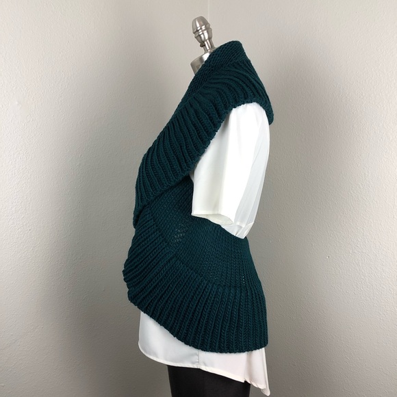 Green Chunky Knit Infinity Scarf Sweater Vest - Picture 5 of 8